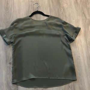 Vince Camuto XXS olive blouse